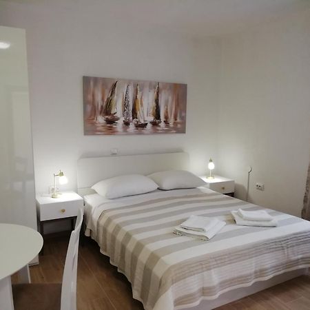 Apartments Valentina-B Nin Exteriör bild
