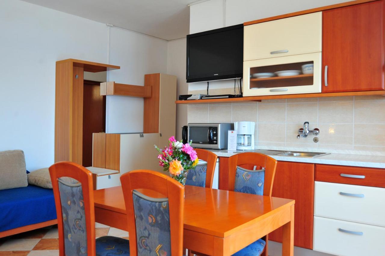 Apartments Valentina-B Nin Exteriör bild